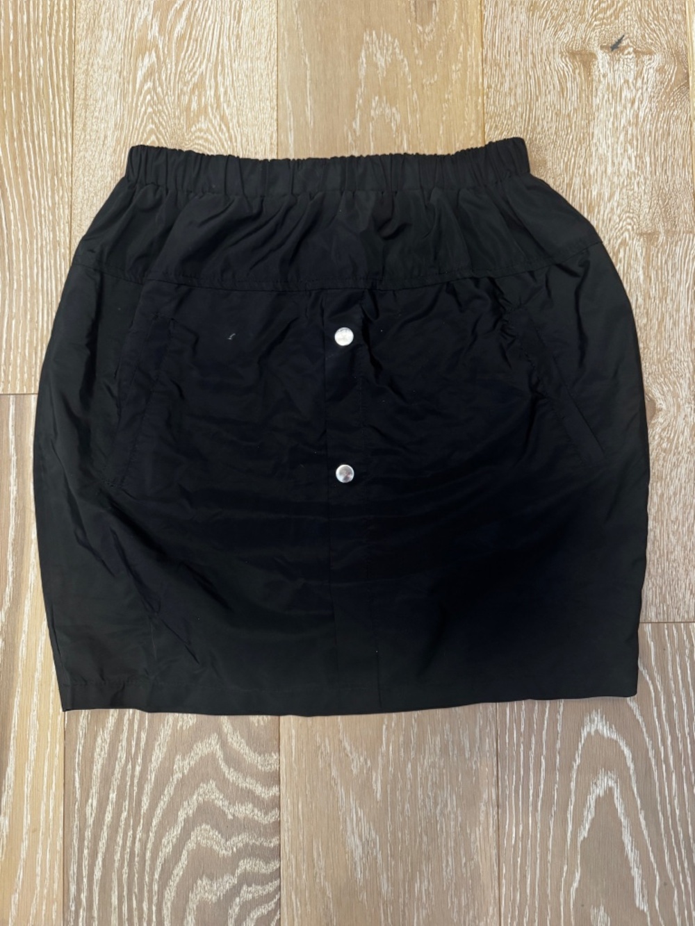 BLACK NYLON PARACHUTE MINI SKIRT PRETTYLITTLETHING SIZE 6